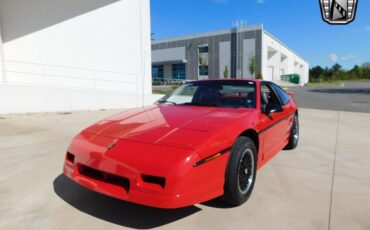 Pontiac-Fiero-1988-4