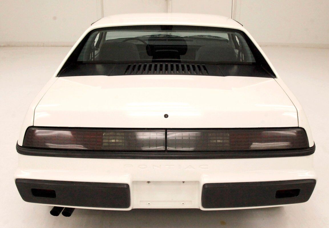 Pontiac-Fiero-Coupe-1984-3