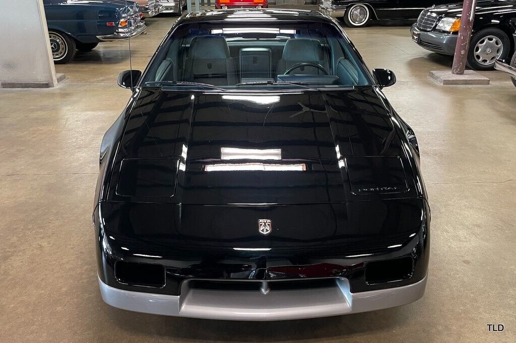 Pontiac-Fiero-Coupe-1986-1