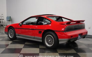 Pontiac-Fiero-Coupe-1986-10