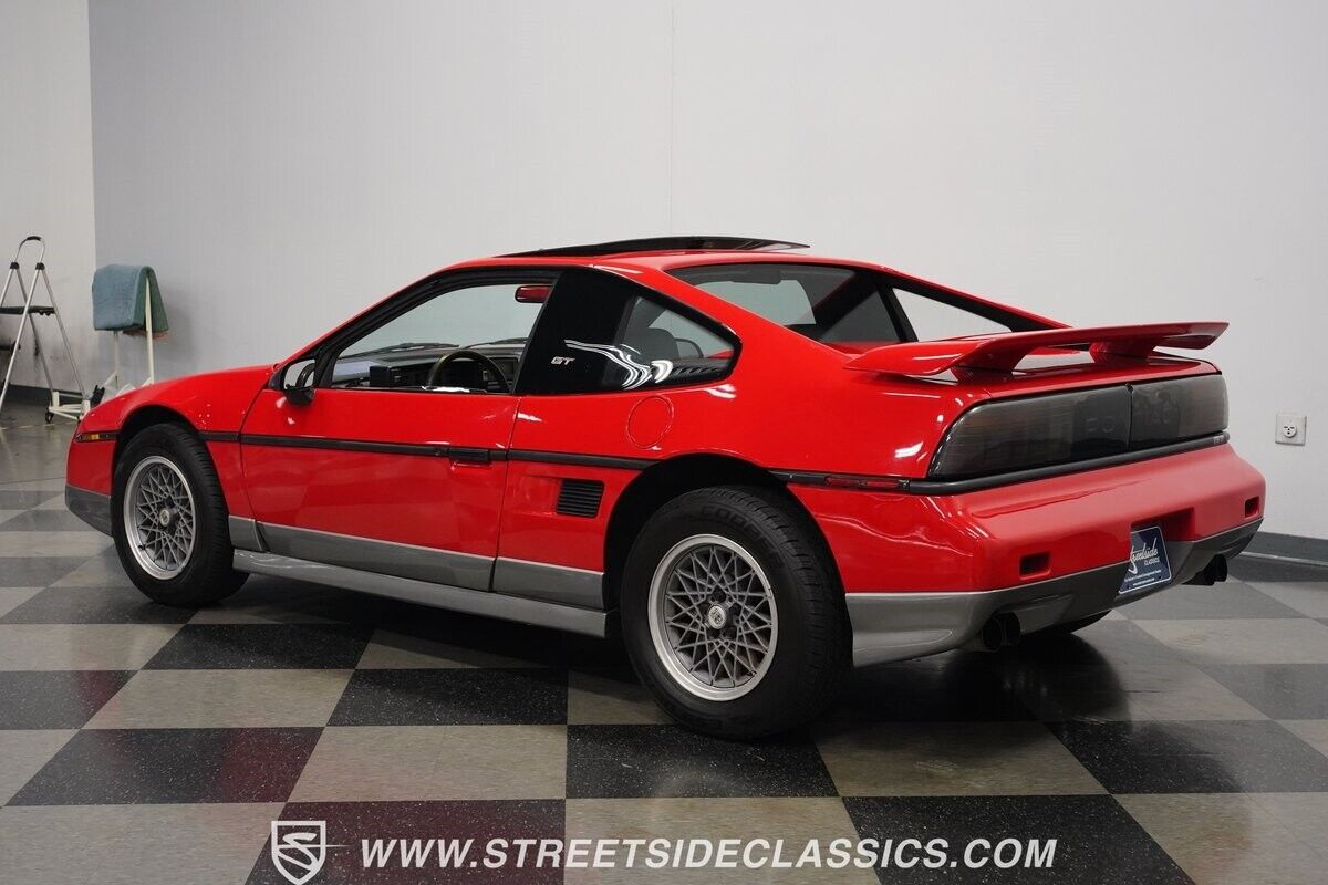 Pontiac-Fiero-Coupe-1986-10