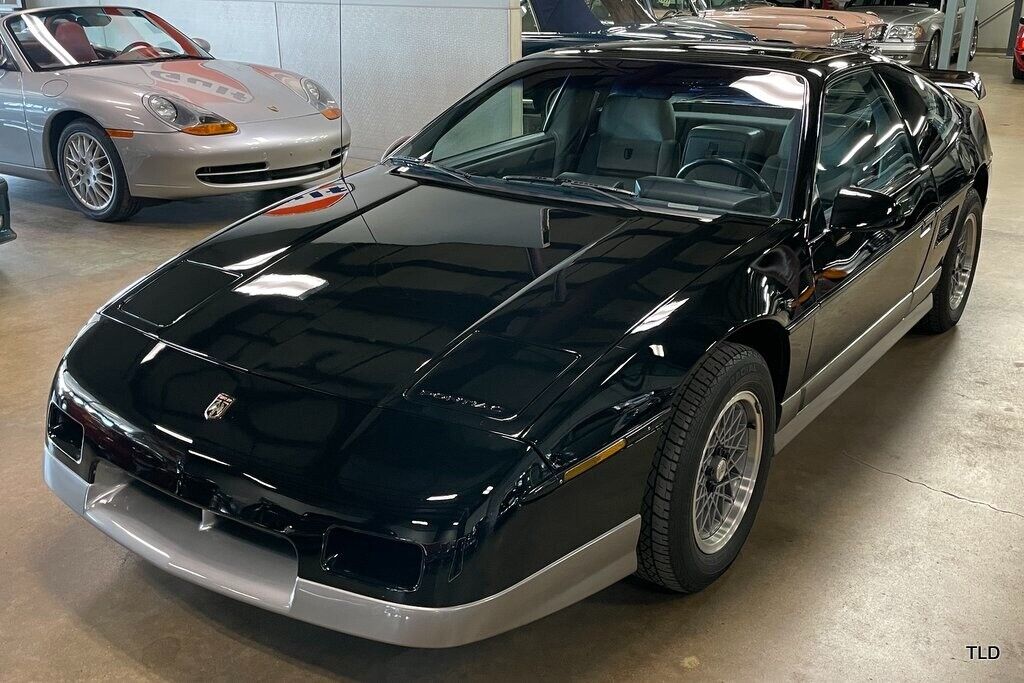 Pontiac-Fiero-Coupe-1986-2