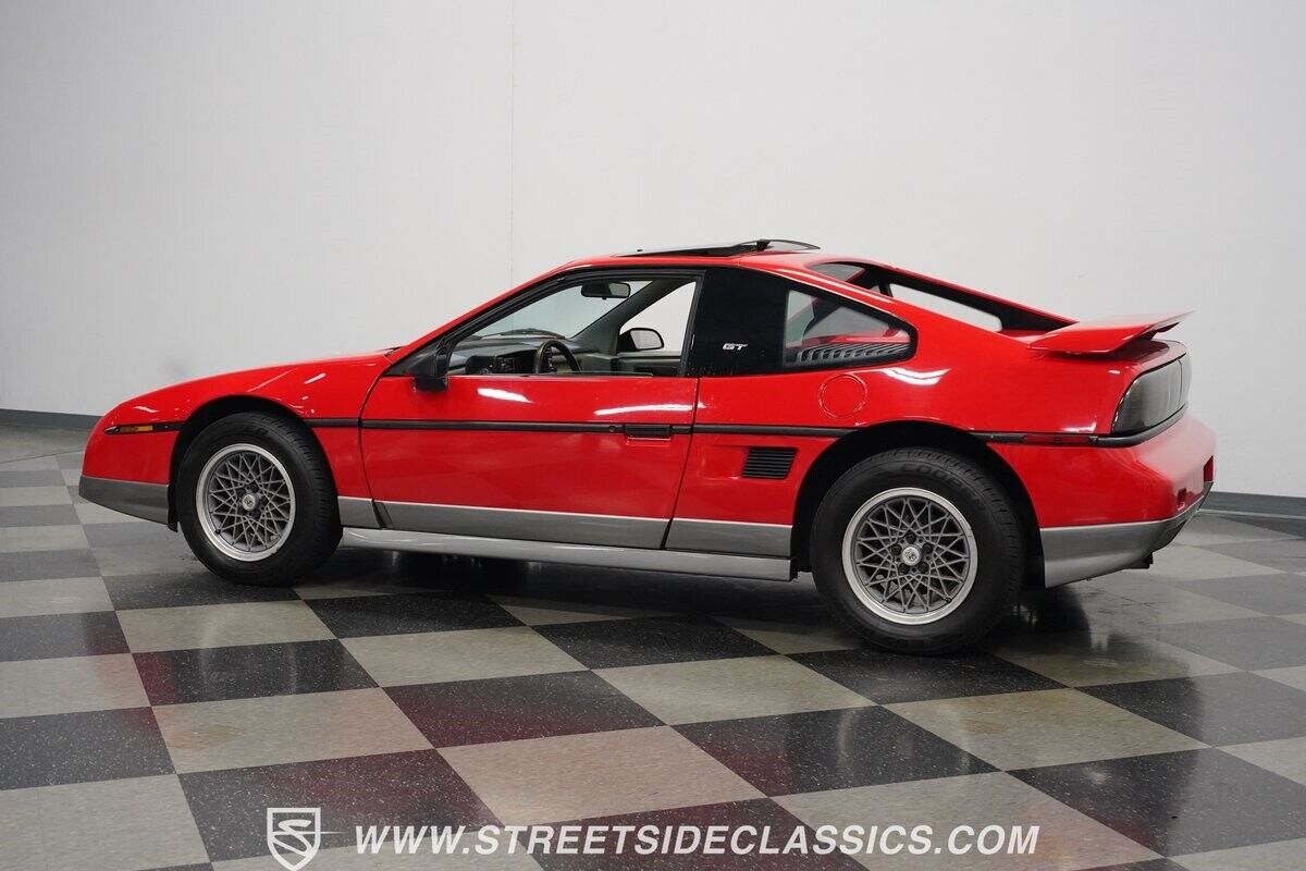 Pontiac-Fiero-Coupe-1986-9