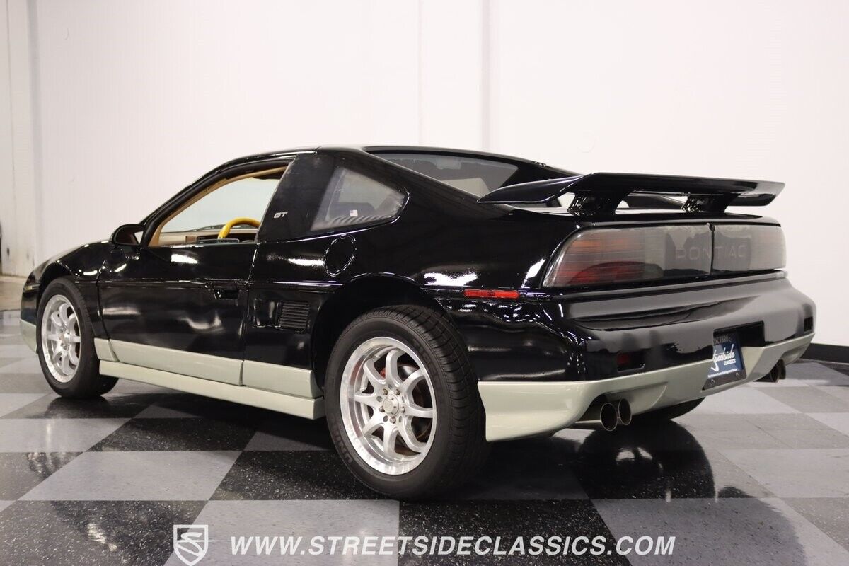 Pontiac-Fiero-Coupe-1987-6