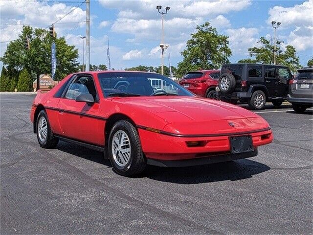 Pontiac-Fiero-Coupe-1988-1