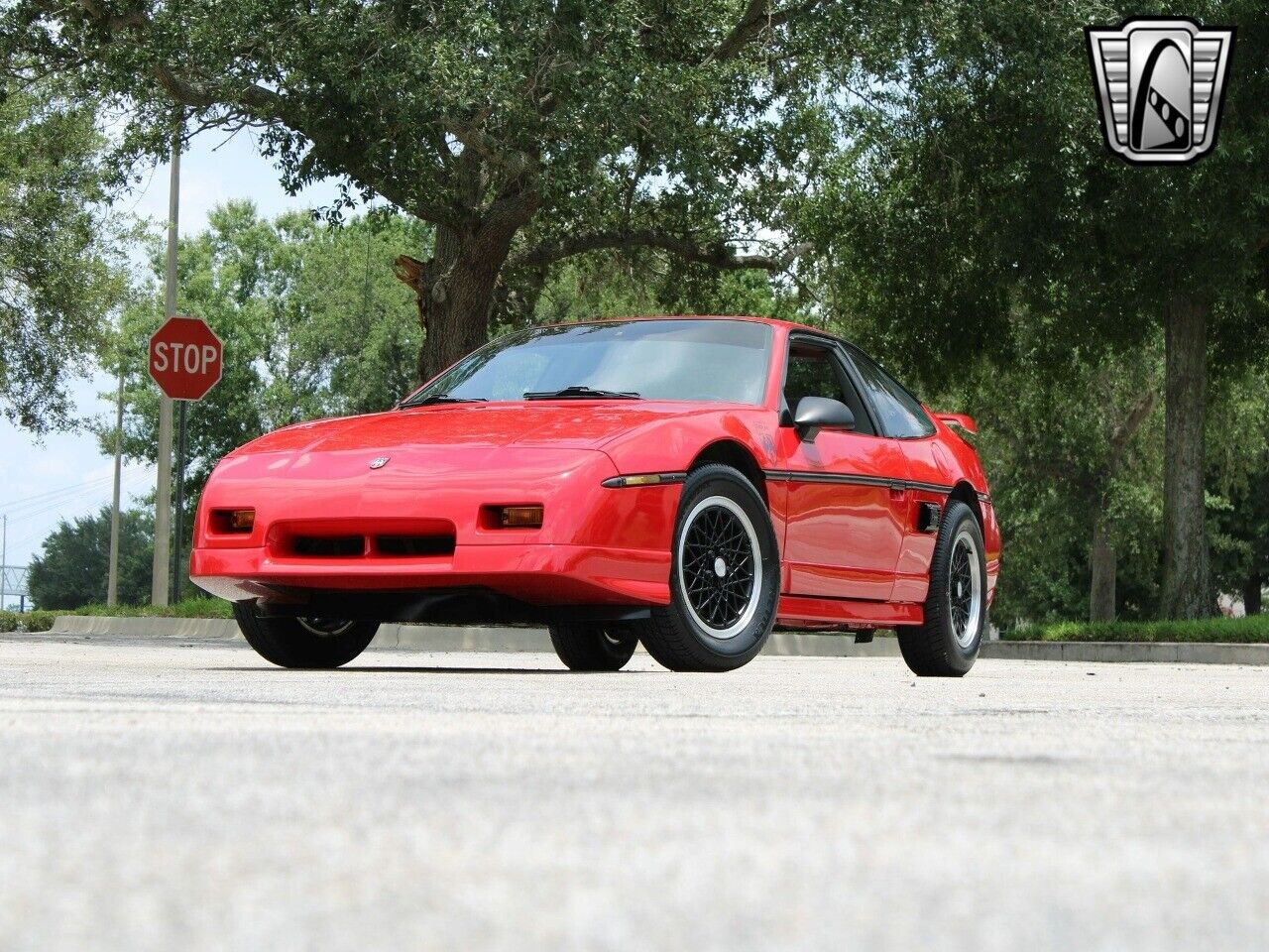 Pontiac-Fiero-Coupe-1988-2