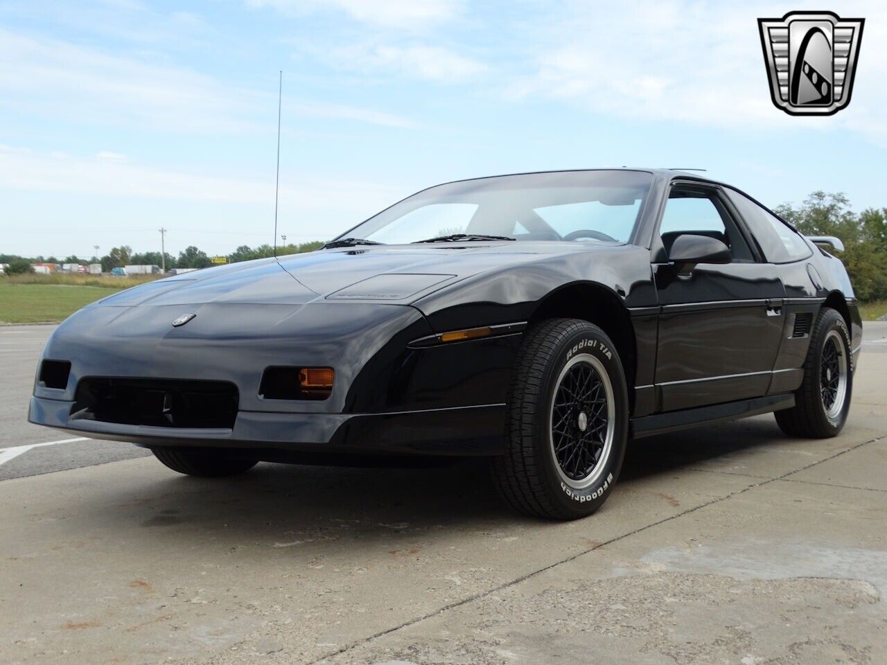 Pontiac-Fiero-Coupe-1988-3