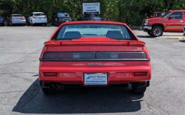 Pontiac-Fiero-Coupe-1988-4