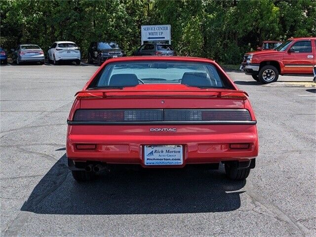 Pontiac-Fiero-Coupe-1988-4