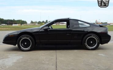 Pontiac-Fiero-Coupe-1988-4