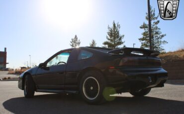 Pontiac-Fiero-Coupe-1988-4