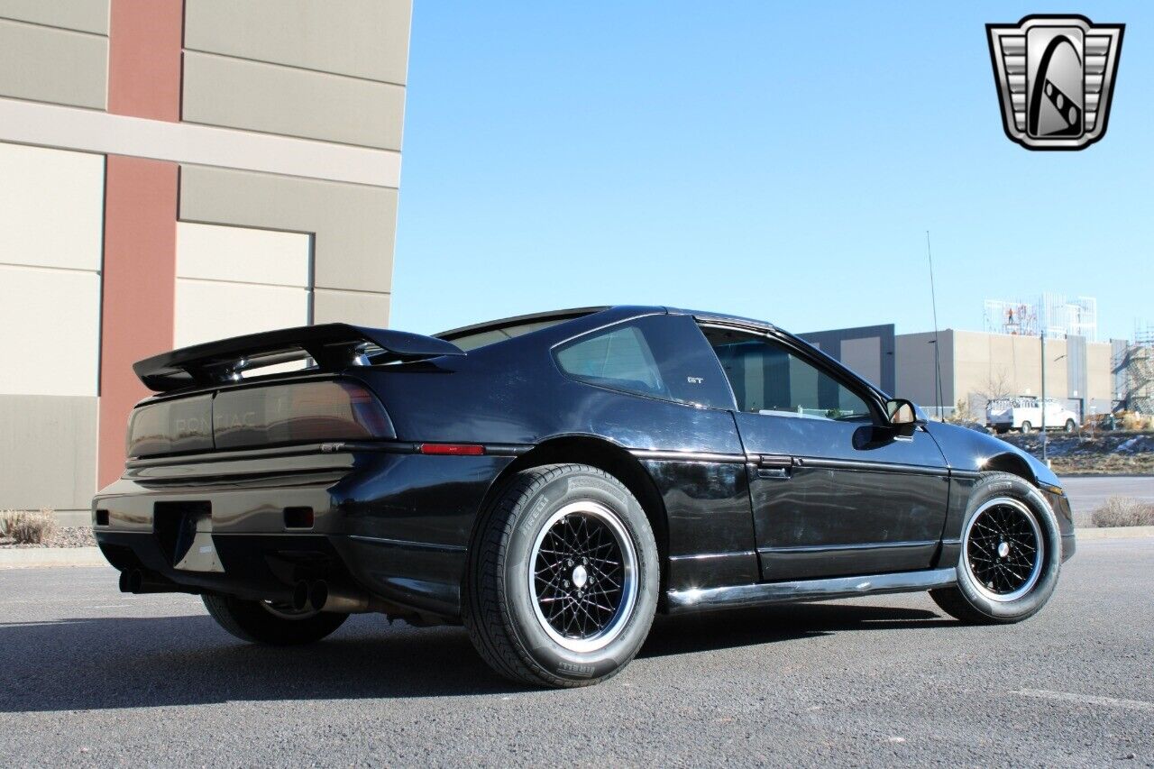 Pontiac-Fiero-Coupe-1988-6