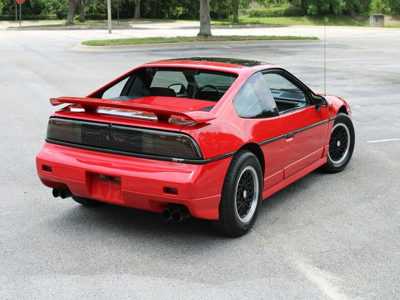 Pontiac-Fiero-Coupe-1988-7