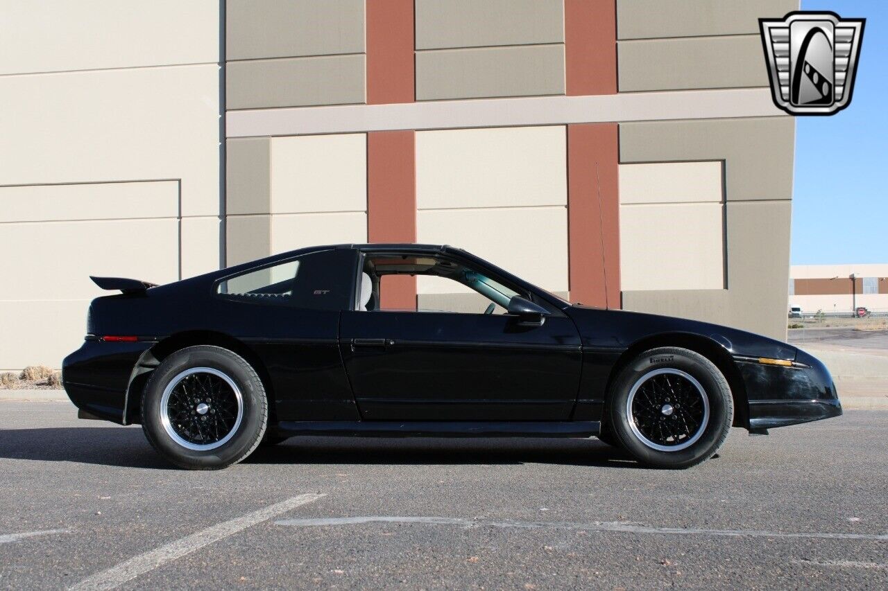 Pontiac-Fiero-Coupe-1988-7