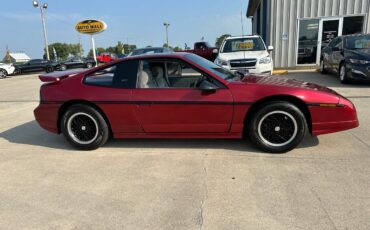 Pontiac-Fiero-Coupe-1988-8