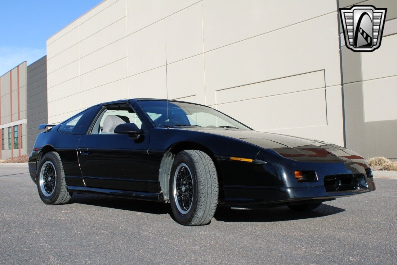 Pontiac-Fiero-Coupe-1988-8