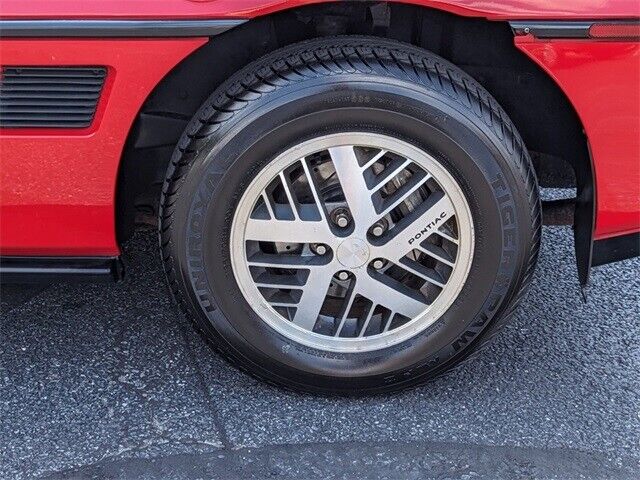 Pontiac-Fiero-Coupe-1988-9