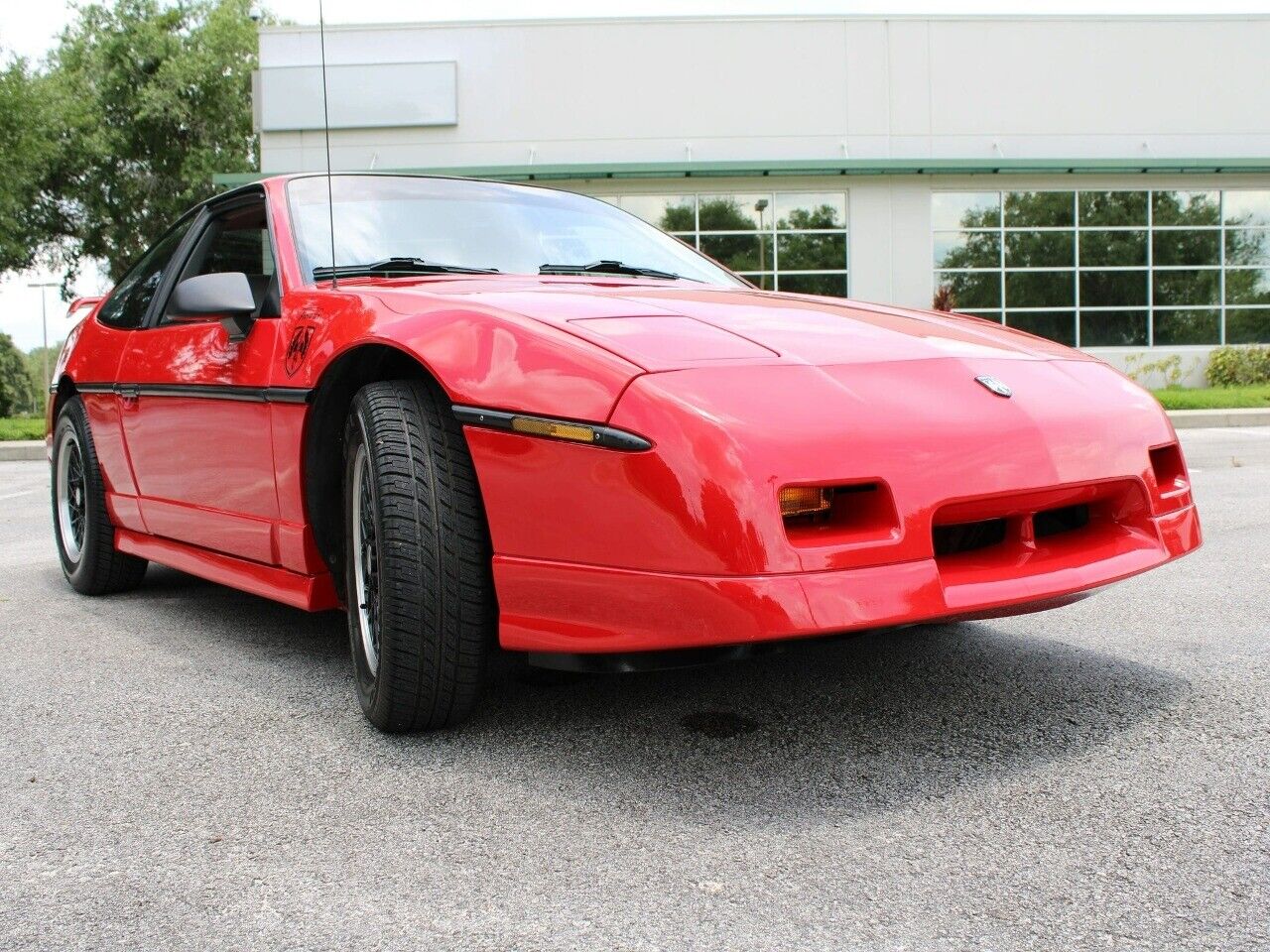 Pontiac-Fiero-Coupe-1988-9