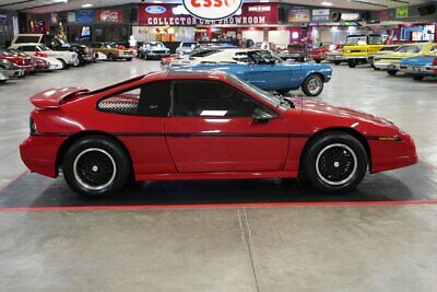 Pontiac-Fiero-Coupe-1988-9