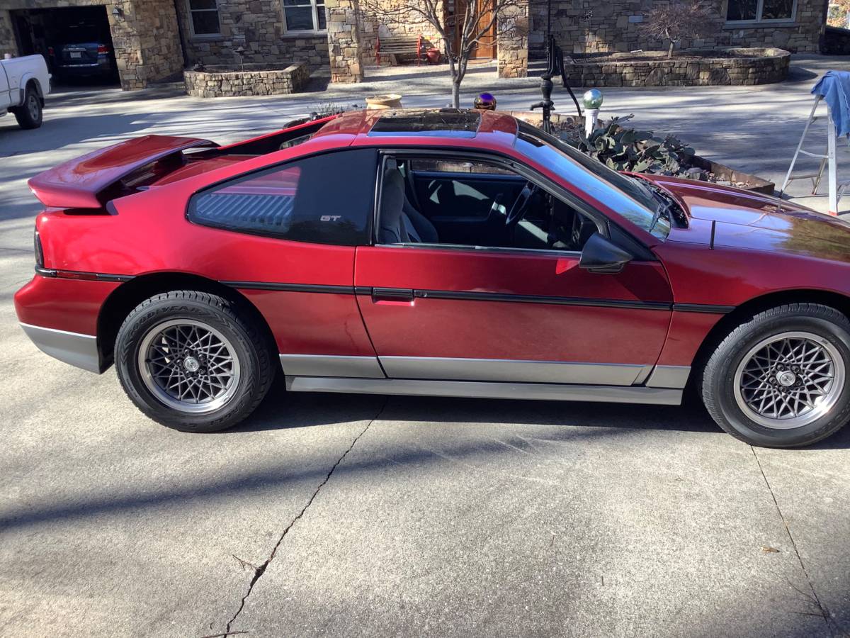 Pontiac-Fiero-gt-1987-5