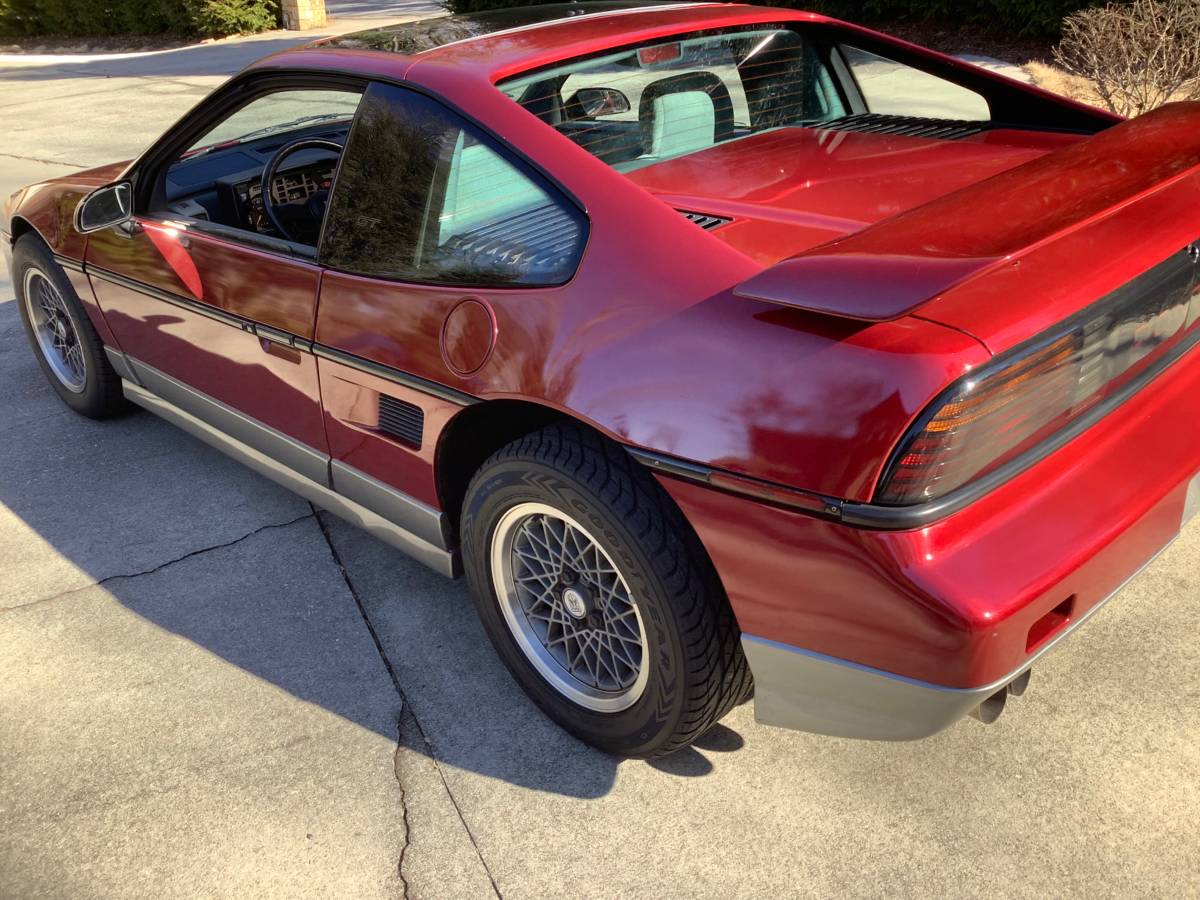 Pontiac-Fiero-gt-1987-6