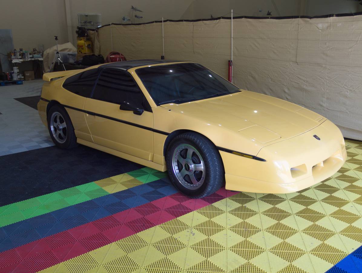 Pontiac-Fiero-gt-1988