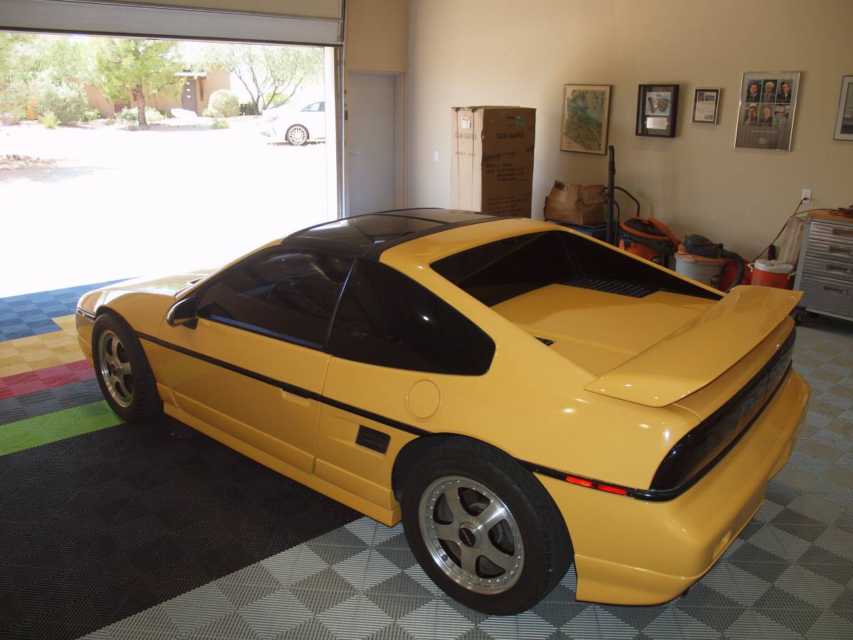 Pontiac-Fiero-gt-1988-5