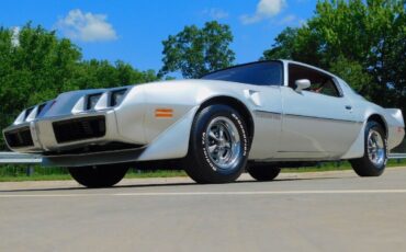 Pontiac-Firebird-1979-3