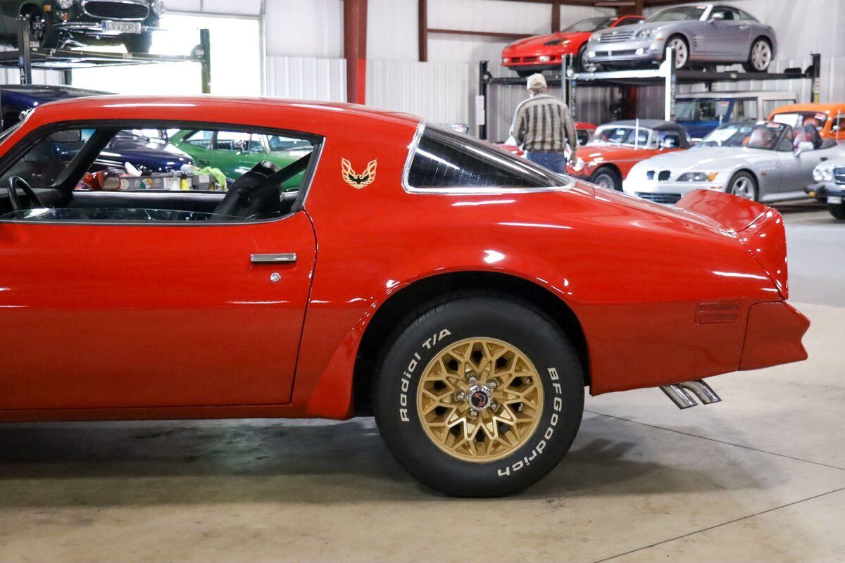 Pontiac-Firebird-Coupe-1977-4