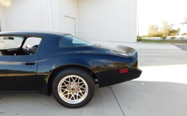 Pontiac-Firebird-Coupe-1979-7