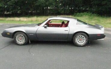 Pontiac-Firebird-Coupe-1981-2