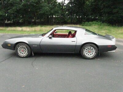 Pontiac-Firebird-Coupe-1981-2