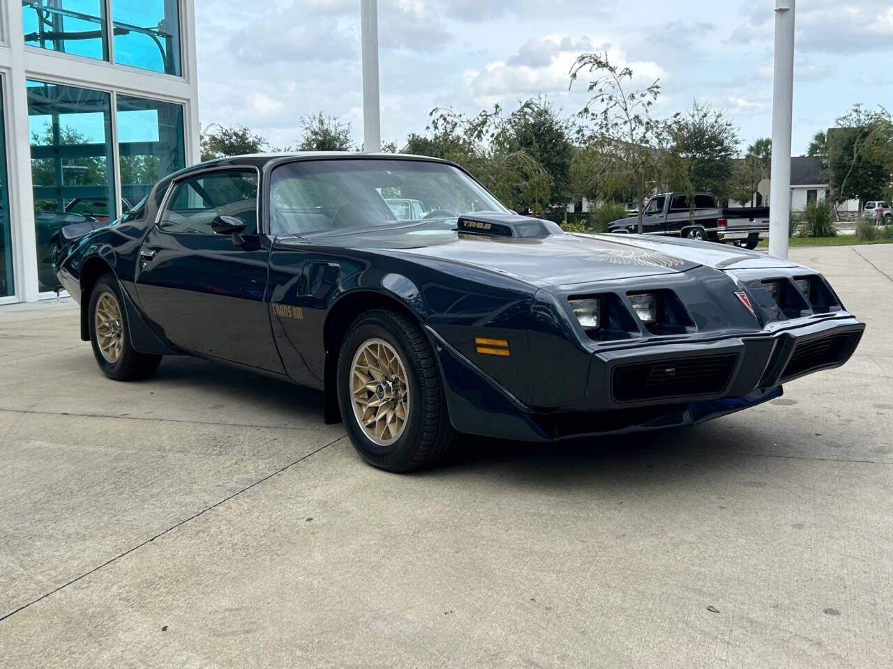 Pontiac-Firebird-Coupe-1981-2