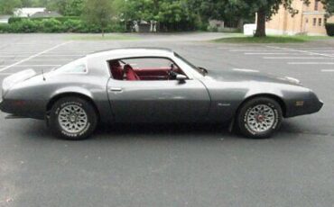 Pontiac-Firebird-Coupe-1981-3