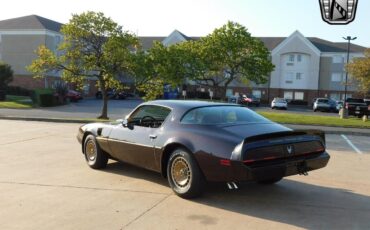 Pontiac-Firebird-Coupe-1981-4