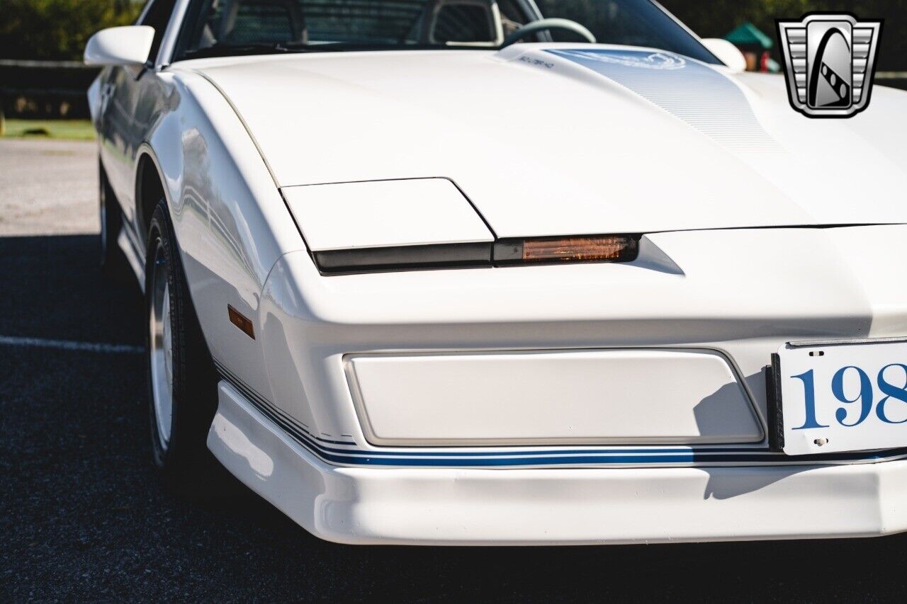 Pontiac-Firebird-Coupe-1984-11