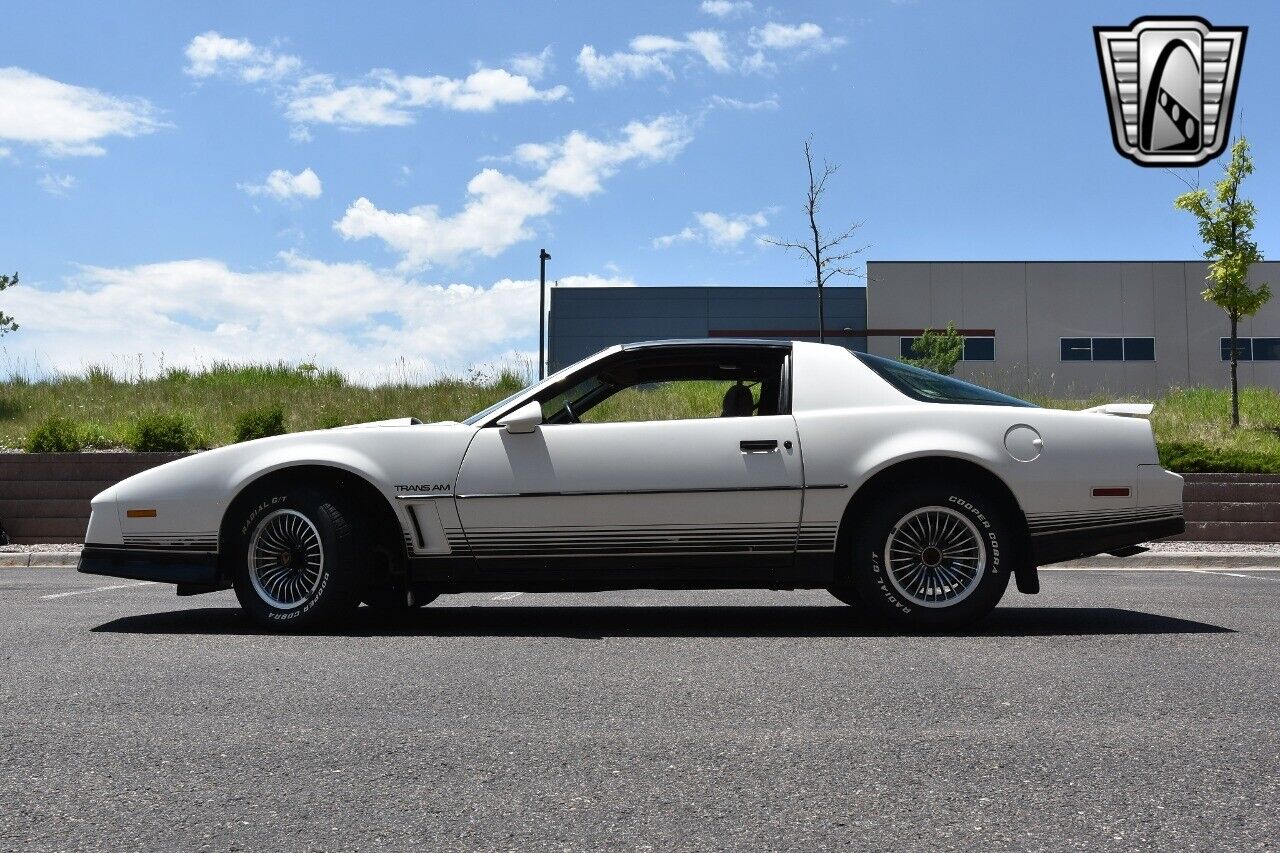 Pontiac-Firebird-Coupe-1984-3