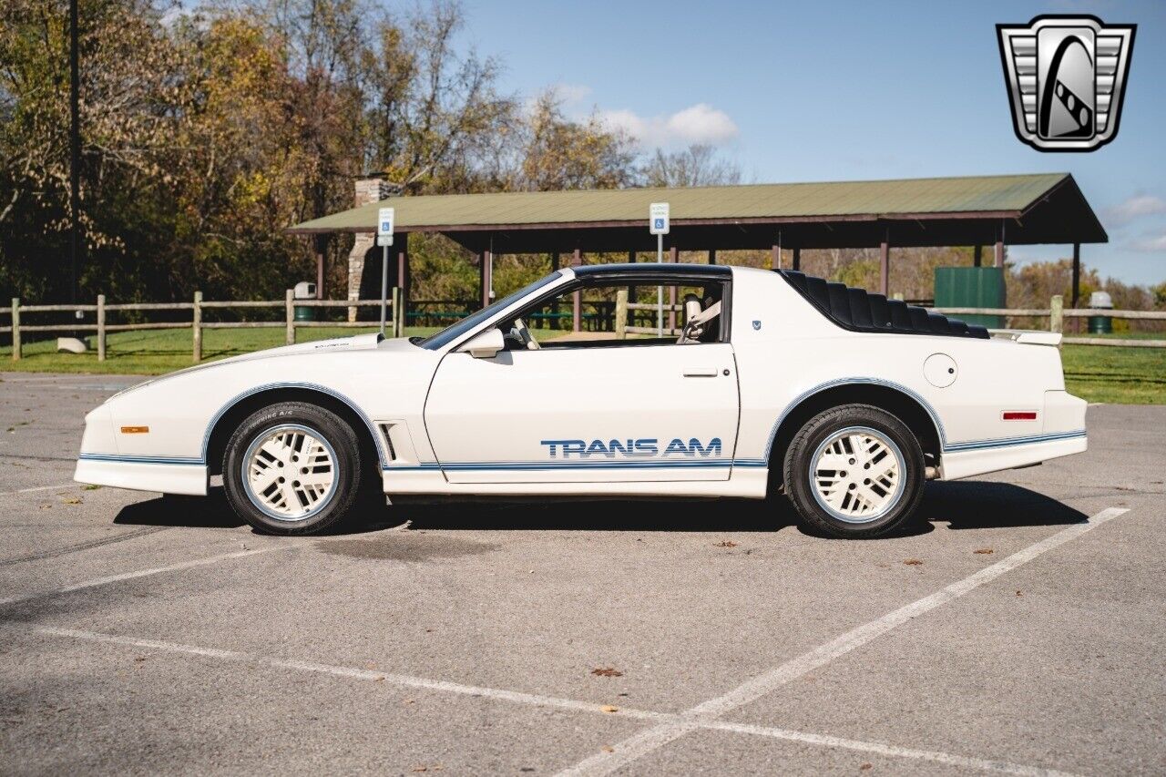 Pontiac-Firebird-Coupe-1984-3