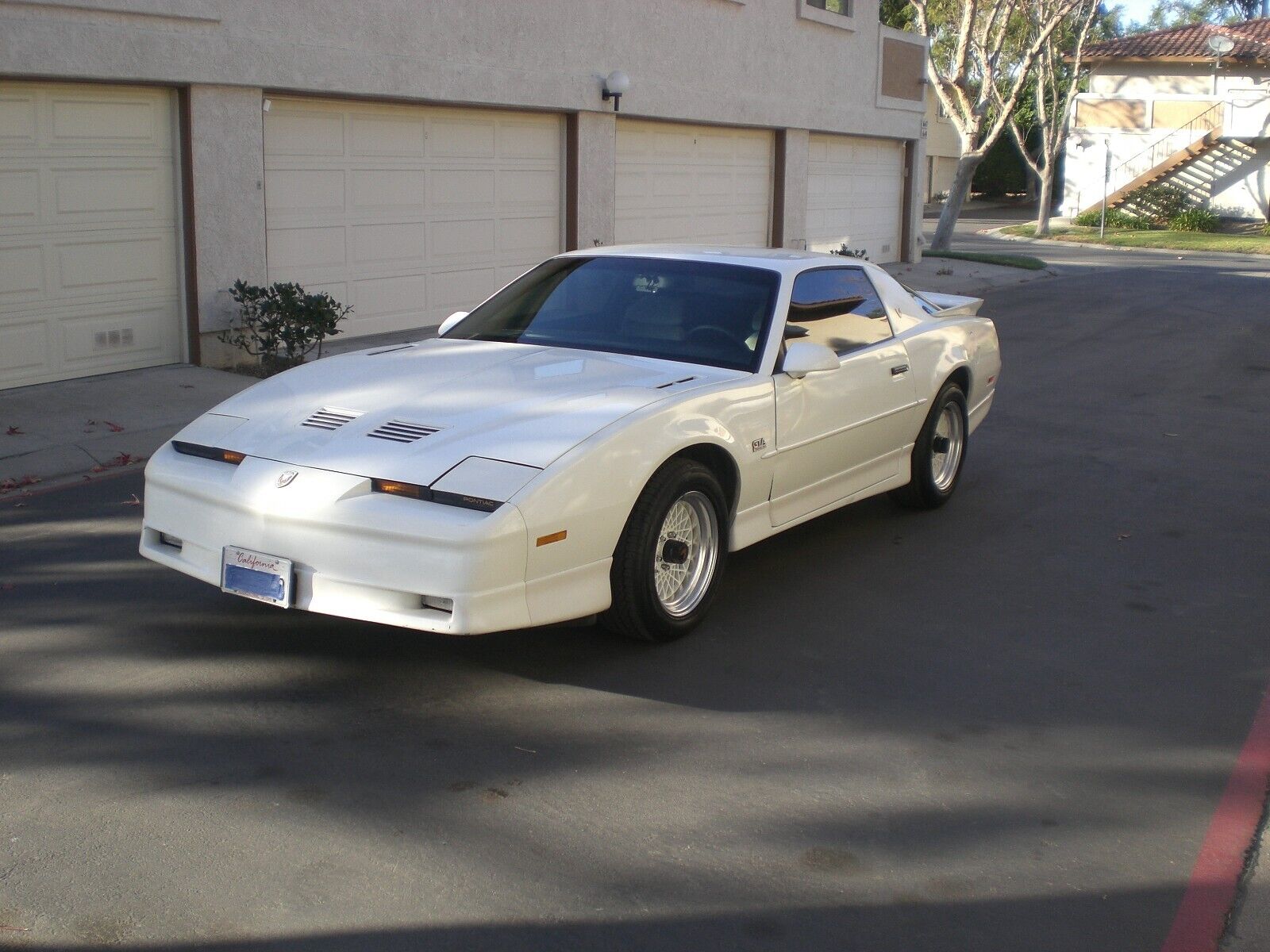 Pontiac-Firebird-Coupe-1987-3