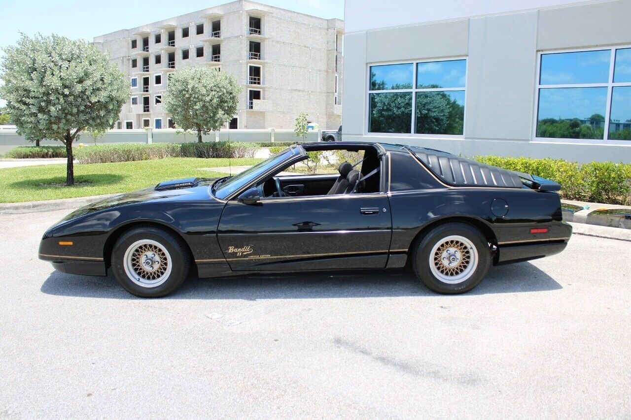 Pontiac-Firebird-Coupe-1991-4