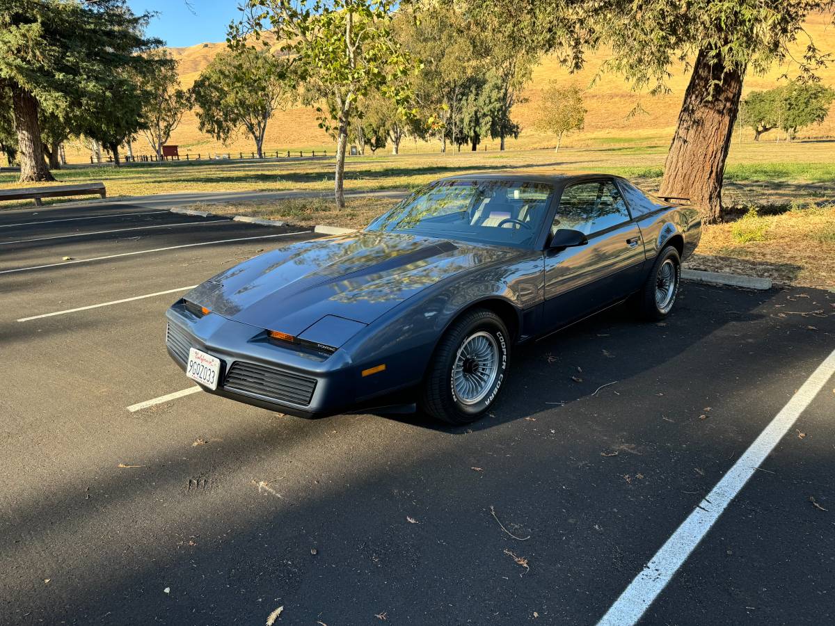 Pontiac-Firebird-trans-am-1983-13