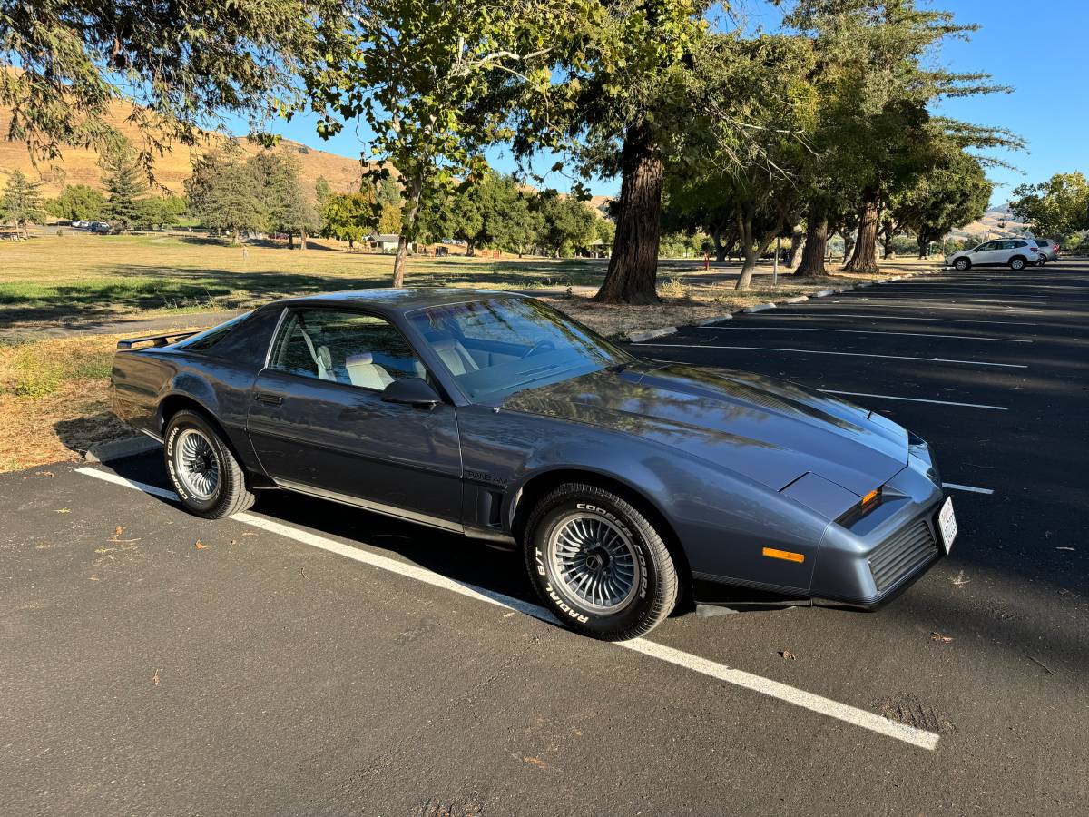 Pontiac-Firebird-trans-am-1983-3