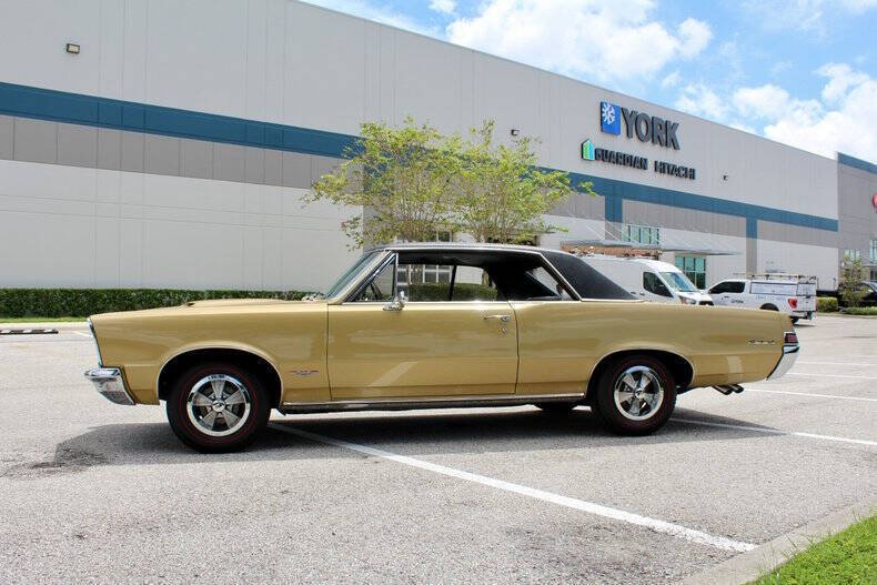 Pontiac-GTO-Coupe-1965-10