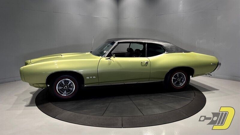 Pontiac-GTO-Coupe-1969-1