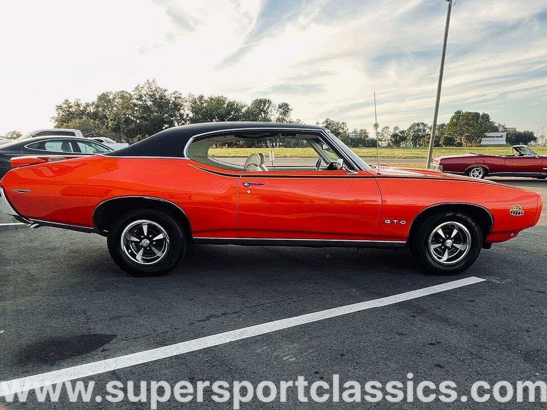 Pontiac-GTO-Coupe-1969-1