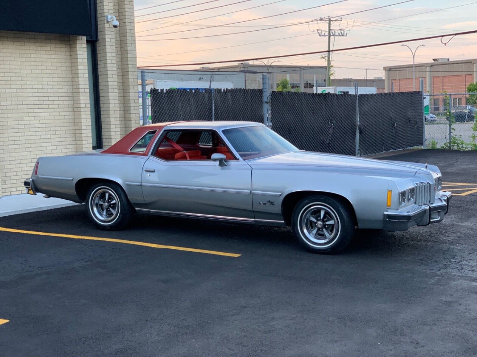 Pontiac-Grand-Prix-Coupe-1977-10