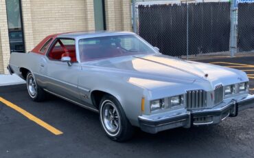 Pontiac-Grand-Prix-Coupe-1977-2