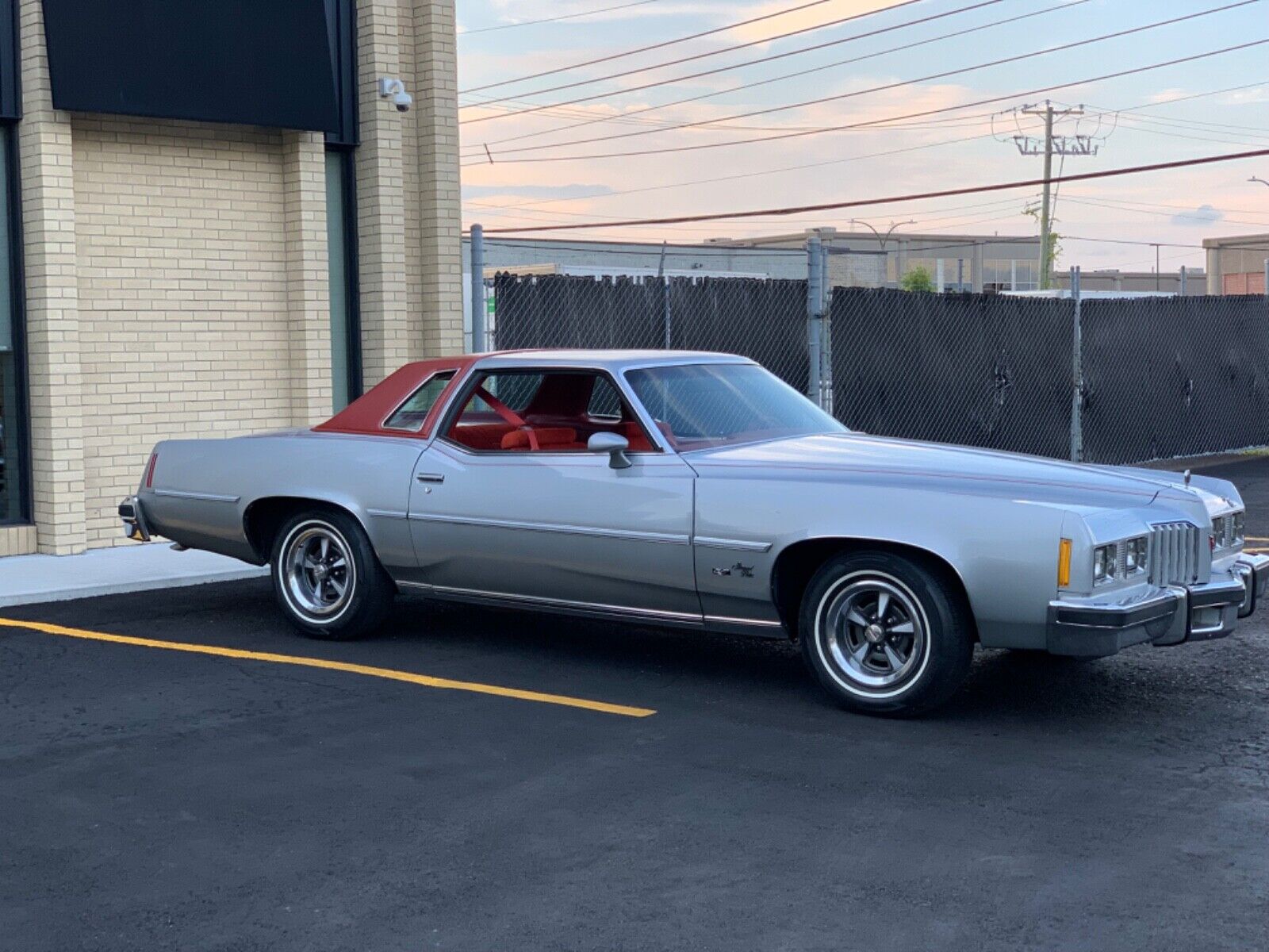 Pontiac-Grand-Prix-Coupe-1977-3