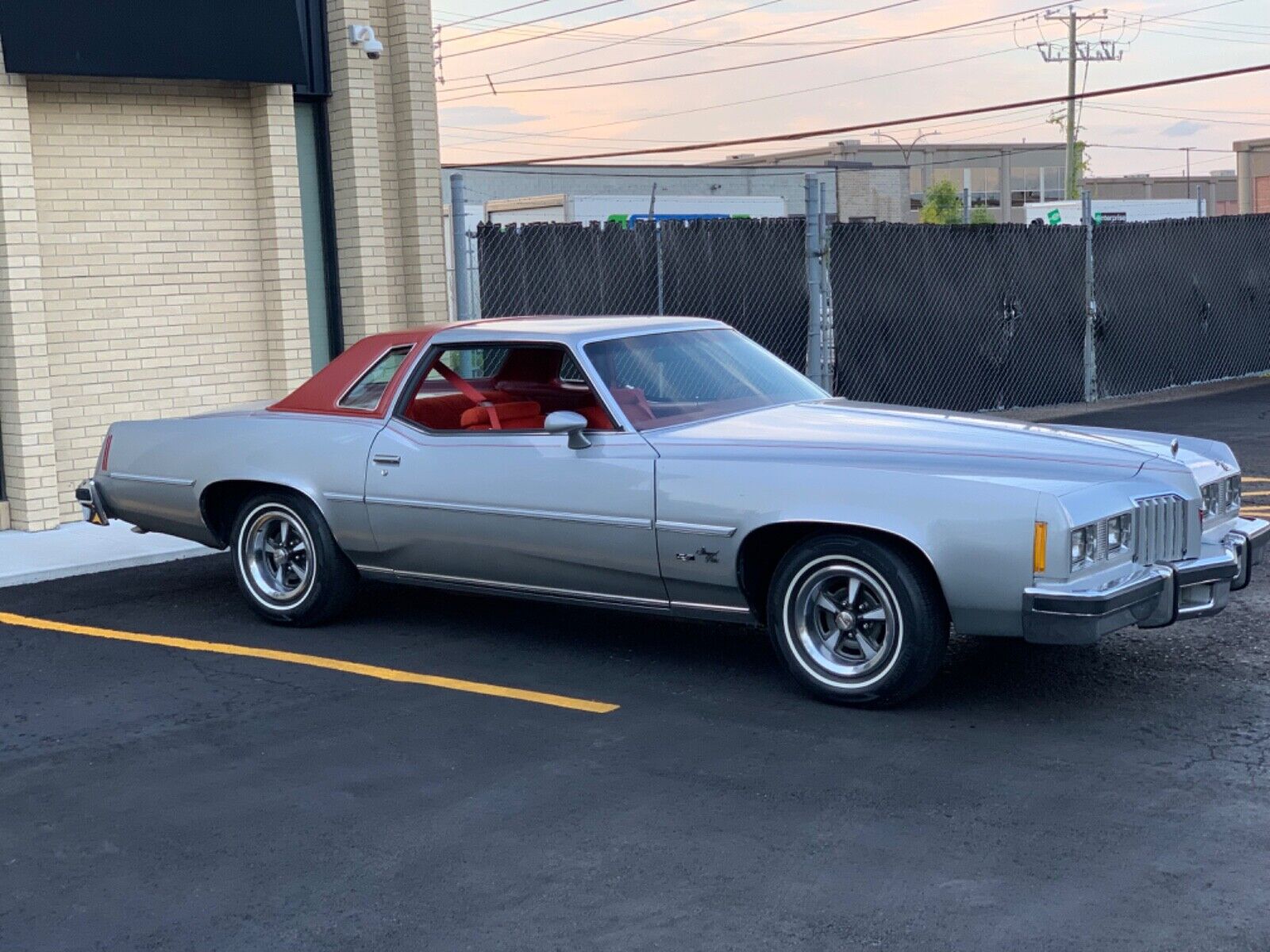 Pontiac-Grand-Prix-Coupe-1977-5