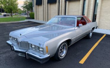 Pontiac-Grand-Prix-Coupe-1977-7